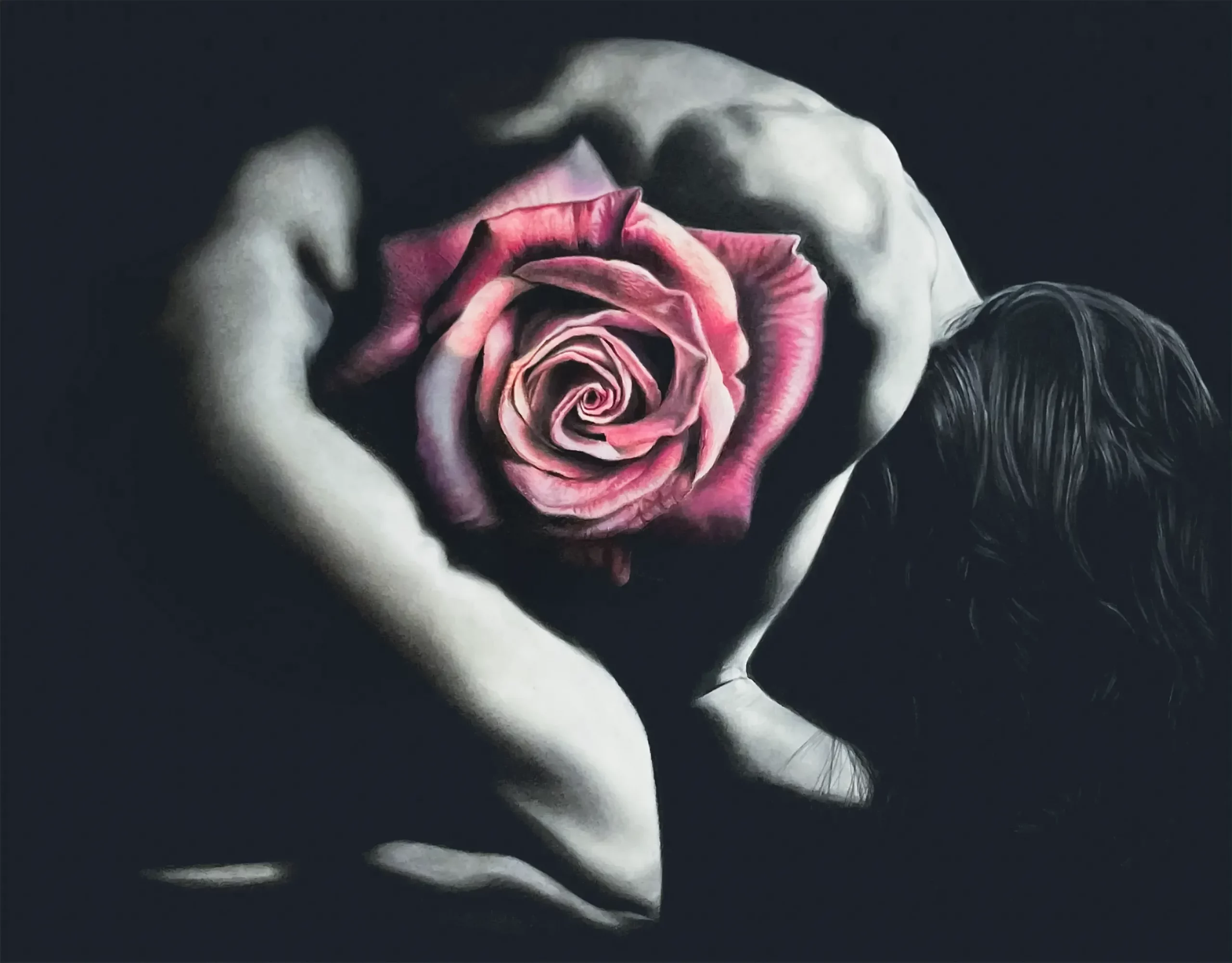 Figura femminile intrecciata a una rosa, tra fragilità e tensione emotiva.