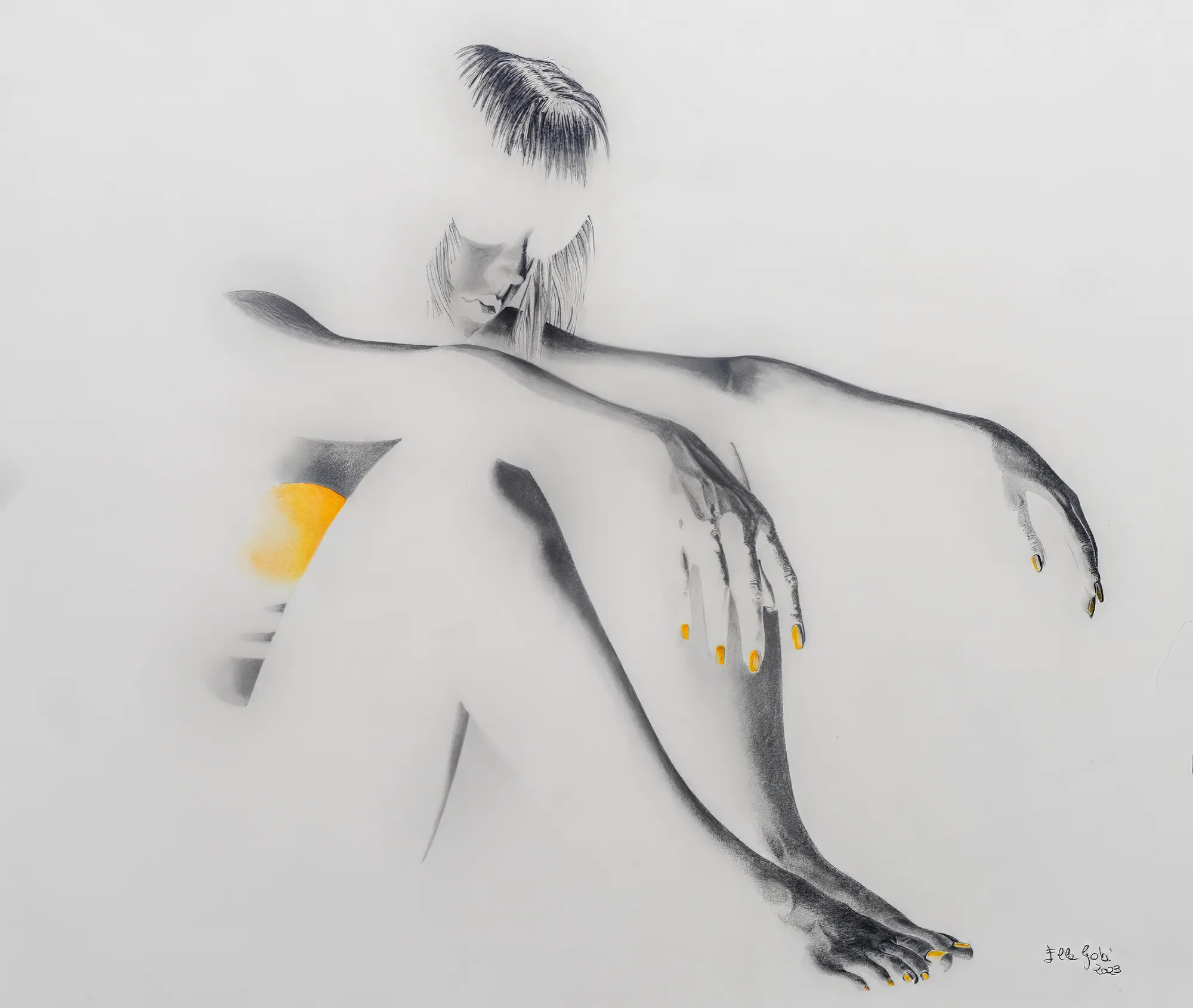 Figura femminile evanescente tra luce, vuoto e accenti di colore.